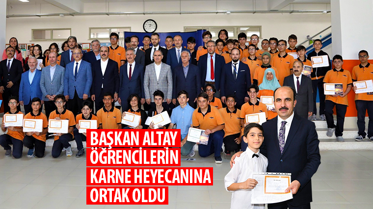 Başkan Altay Öğrencilerin Karne Heyecanına Ortak Oldu